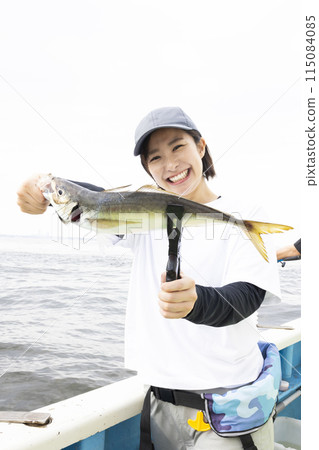 享受釣魚的可愛女人 115084085