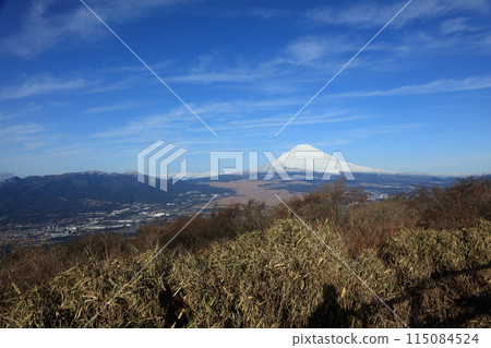 從蘆之湖天際線眺望富士山和阿席達卡山 從蘆之湖天際線眺望富士山和阿席達卡山 115084524