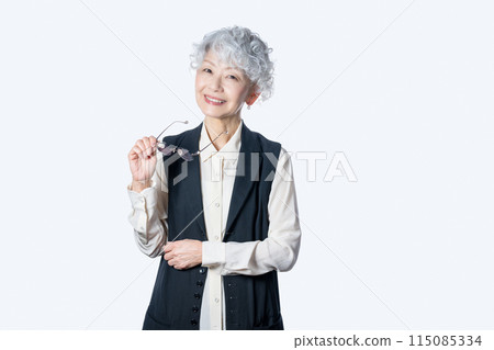 A woman in her 60s enriches her second career after retirement as a senior mentor 115085334