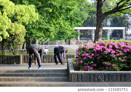 It's still cool in the spring when I do radio exercises every day. It's still cool in the spring when I do radio exercises every day. 115085751