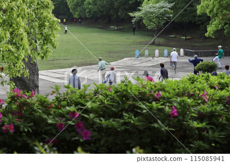 春天每天做廣播運動還是很涼爽的。 115085941