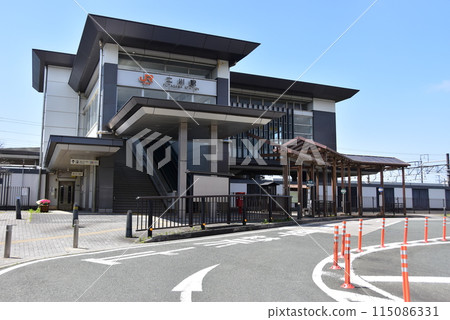 Toyohashi City: North exit of Futagawa Station on the Tokaido Main Line and the rotary in front of the station 115086331