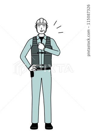 一位戴著頭盔和工作服的高級男工程師拍拍胸口 115087326