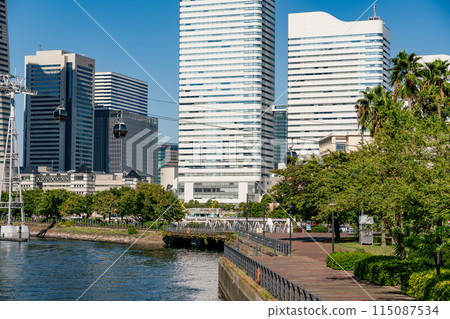 [Kanagawa Prefecture] Urban scenery of Yokohama Minato Mirai in sunny weather 115087534