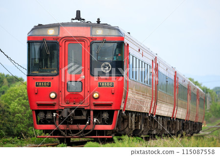 JR九州特急“由布號”(氣波185系列) JR九州特急“由布號”(氣波185系列) 115087558