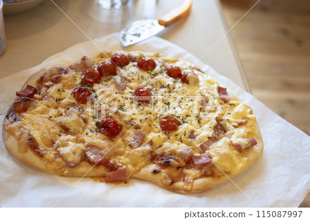 Homemade pizza 115087997