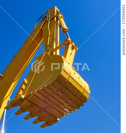 Scoop and hydraulic arm of an excavator 115088901