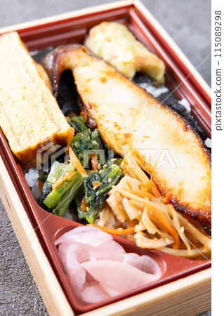 Delicious grilled silver cod lunch box 115089298