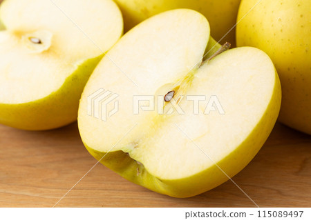 Green apple (Shinano Gold) 115089497