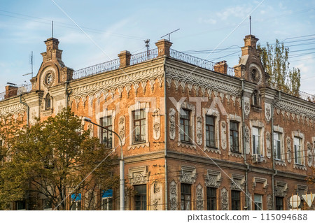 Old building in Zaporizhia, Ukraine 115094688