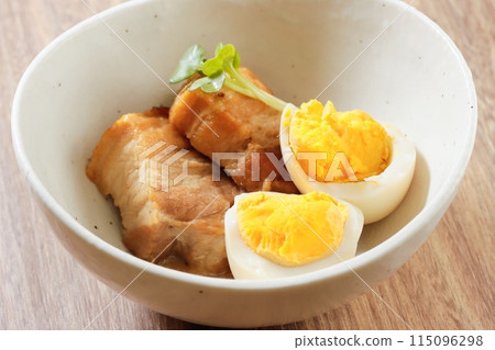 豬燉煮雞蛋 豬燉煮雞蛋 115096298