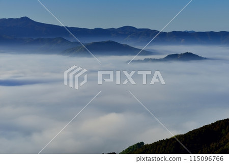 Sea of clouds in Ozu Basin from Unkai Observation Park 115096766