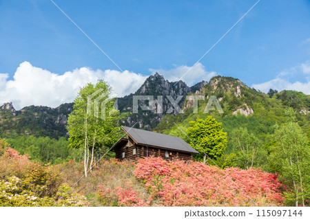 Spring view of Mt. Mizugaki from Mizugakiyama Natural Park in Yamanashi Prefecture Spring view of Mt. Mizugaki from Mizugakiyama Natural Park in Yamanashi Prefecture 115097144