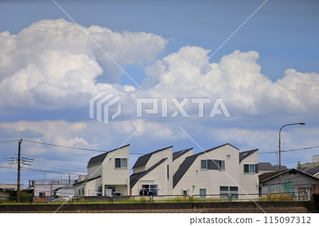 藍天和雲彩 藍天和雲彩 115097312