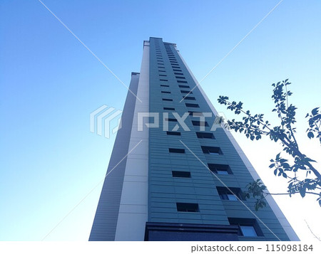 An image explaining the sturdiness of Korean apartments, their high-rise design, and the key points of life. 115098184