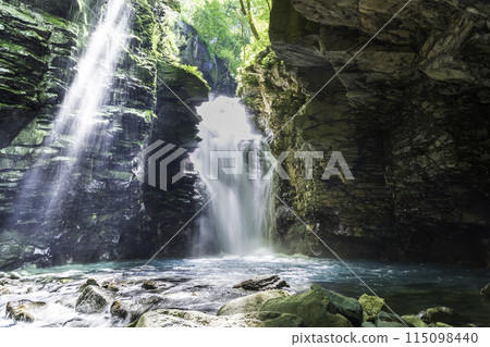 A ray of light shines through the fresh greenery of the Sukkansawa River at Yuhi Falls. 115098440