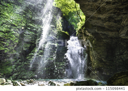 A ray of light shines through the fresh greenery of the Sukkansawa River at Yuhi Falls. 115098441