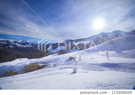 瑞石、皮拉斯山、雪景、蘄州、龍洞、瑞士、普拉塔斯山、雪景、歐洲、龍之巢、 115098609