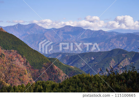 Autumn foliage on Toyooka Umegashima Line forest road in Yamanashi Prefecture Autumn foliage on Toyooka Umegashima Line forest road in Yamanashi Prefecture 115100665