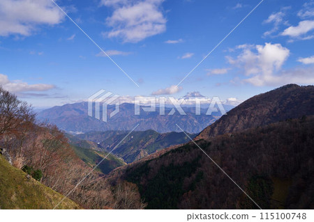 從山梨縣豐岡梅島線森林道路看到的富士山 從山梨縣豐岡梅島線森林道路看到的富士山 115100748