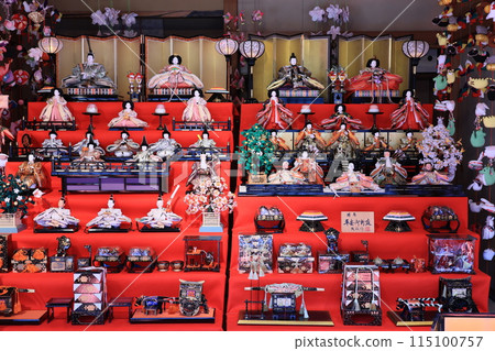 帶台階裝飾的 Hina 娃娃 115100757