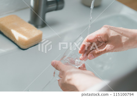 Washing Dishes, female, females 115100794