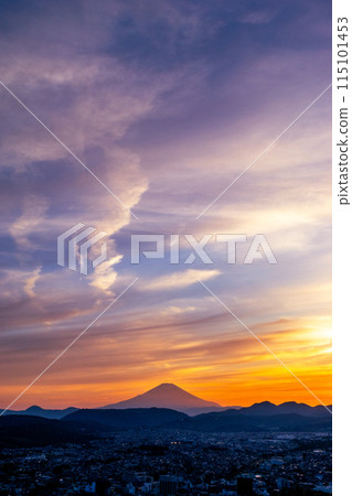 The evening sky and Mt. Fuji as seen from Mt. Kobo (Hadano City, Kanagawa Prefecture) 115101453