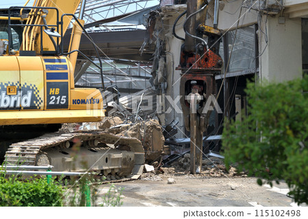 拆除現場：大型重型機械拆除廠現場 115102498