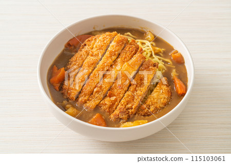 curry ramen noodles with tonkatsu fried pork cutlet 115103061