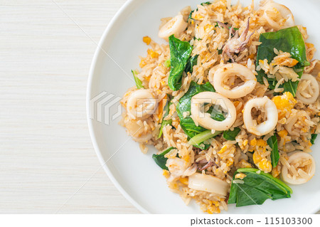 Fried rice with squid or octopus 115103300