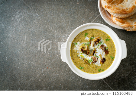 Afghani chicken in green masala curry or Hariyali tikka chicken hara masala with roti or naan bread 115103493
