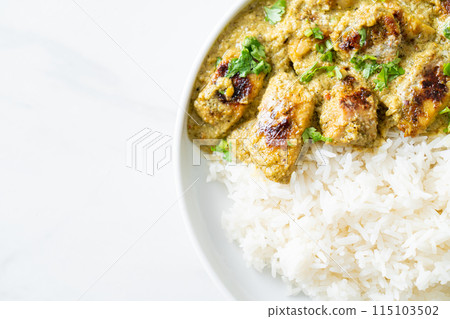 Afghani chicken in green curry or Hariyali tikka chicken hara masala with rice 115103502