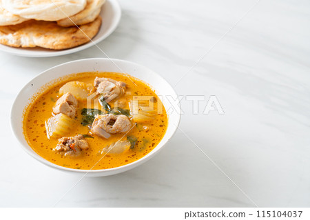 Chicken curry soup with roti Chicken curry soup with roti 115104037
