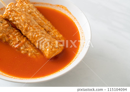 Omuk - Korean fish cake skewer in Korean spicy soup 115104094