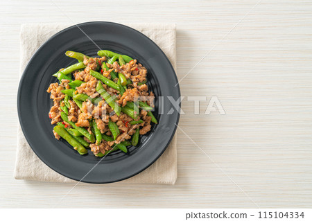stir-fried french bean or green bean with minced pork stir-fried french bean or green bean with minced pork 115104334