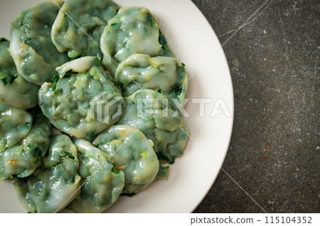 steamed chives dumplings with sauce 115104352