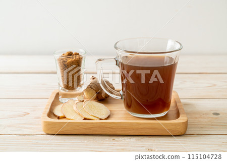 hot and sweet ginger juice glass 115104728
