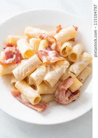 spaghetti rigatoni pasta with white sauce and bacon spaghetti rigatoni pasta with white sauce and bacon 115104797