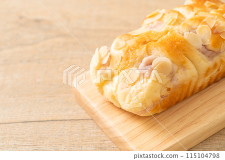 taro toast bread on wood board 115104798