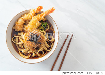 Japanese ramen noodles with shrimps tempura 115104848