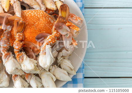 Steamed blue crab with spicy seafood sauce 115105000