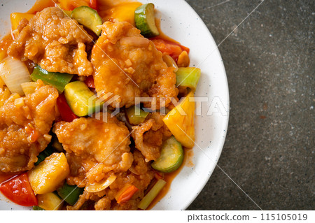 Stir fried sweet and sour sauce with pork 115105019