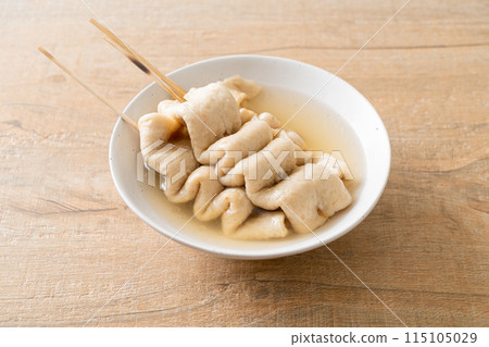 Odeng - Korean fish cake skewer in soup 115105029