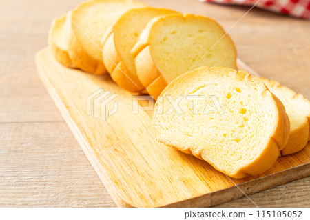 potatoes bread sliced on wood board 115105052
