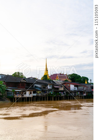 Chantaboon waterfront community at Chanthaburi in Thailand 115105093
