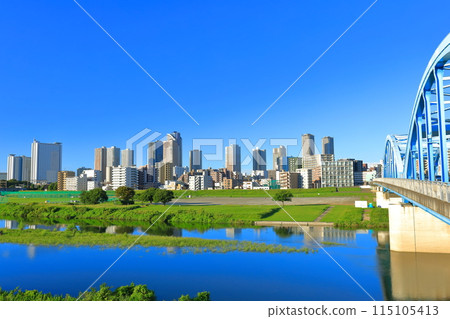 [神奈川縣] 晴天時的武藏小杉高層公寓與丸子橋 115105413