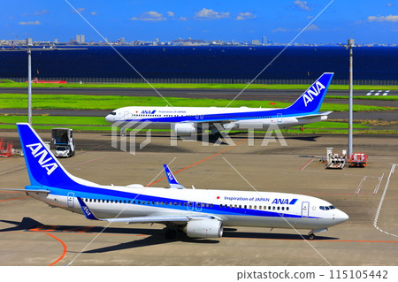 [Tokyo] Runway C at Haneda Airport on a clear day (Terminal 2 Observation Deck) 115105442