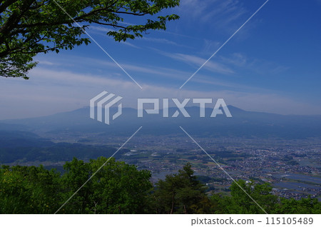 View of the Yatsugatake area from Hirao Fuji (Mt. Hirao) in Saku City, Nagano Prefecture 115105489