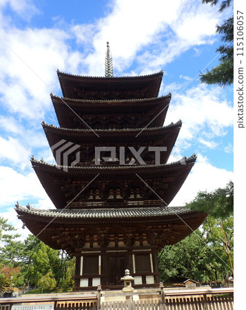 它的起源是為祈求鐮足中富病癒而建立的山科寺，是位於奈良縣奈良市登大寺町的法相宗興福寺的總寺院。 115106057