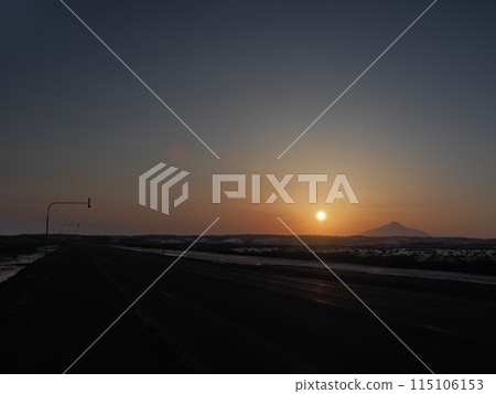 View of the sun setting over Mount Rishiri from Sarobetsu Primeval Flower Garden in winter 115106153